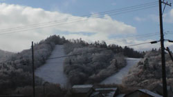 雪の積もるスキー場