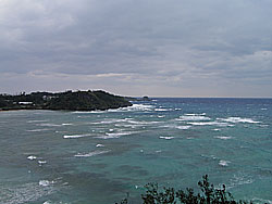 荒れる沖縄の海