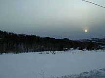 まだ雪に覆われる雪原